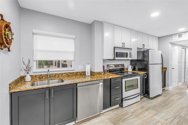 224 6TH AVENUE N 7, St Petersburg, FL 33701