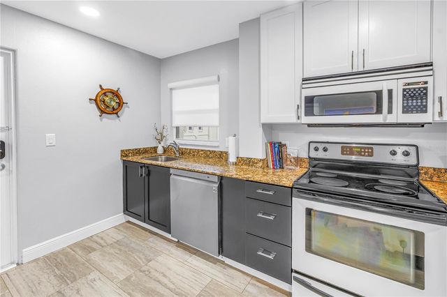 224 6TH AVENUE N 7, St Petersburg, FL 33701