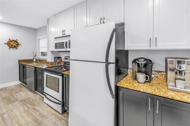 224 6TH AVENUE N 7, St Petersburg, FL 33701