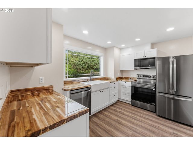 790 OREGON Ave, North Bend, OR 97459