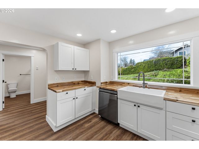 790 OREGON Ave, North Bend, OR 97459