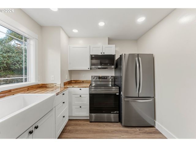 790 OREGON Ave, North Bend, OR 97459