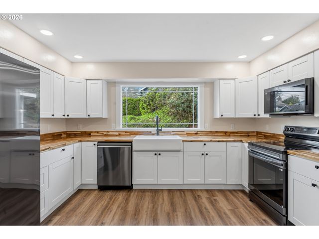 790 OREGON Ave, North Bend, OR 97459