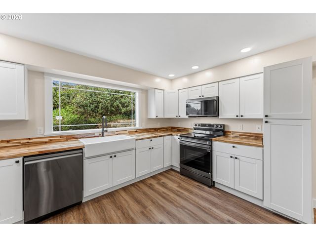 790 OREGON Ave, North Bend, OR 97459