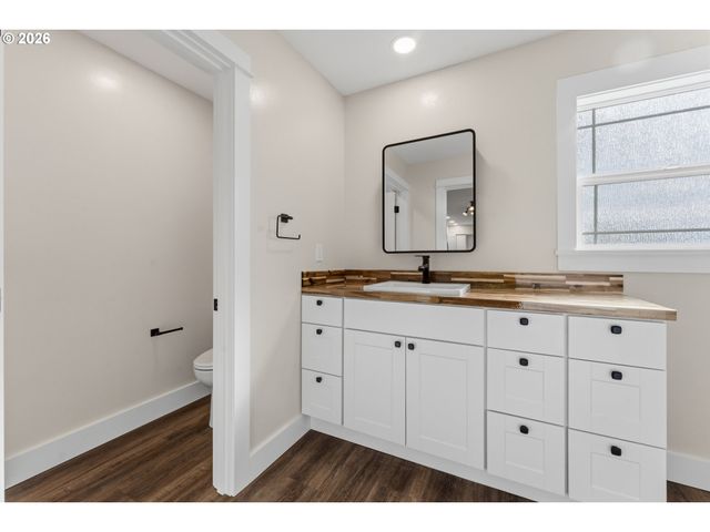 790 OREGON Ave, North Bend, OR 97459