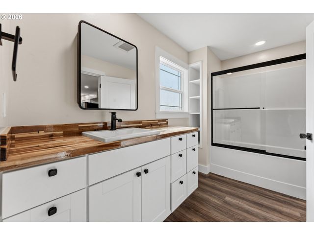 790 OREGON Ave, North Bend, OR 97459