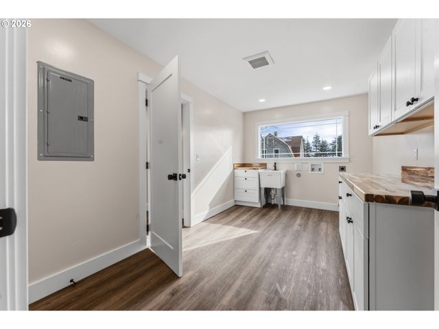 790 OREGON Ave, North Bend, OR 97459