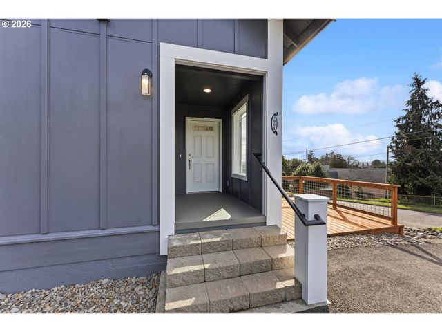 790 OREGON Ave, North Bend, OR 97459