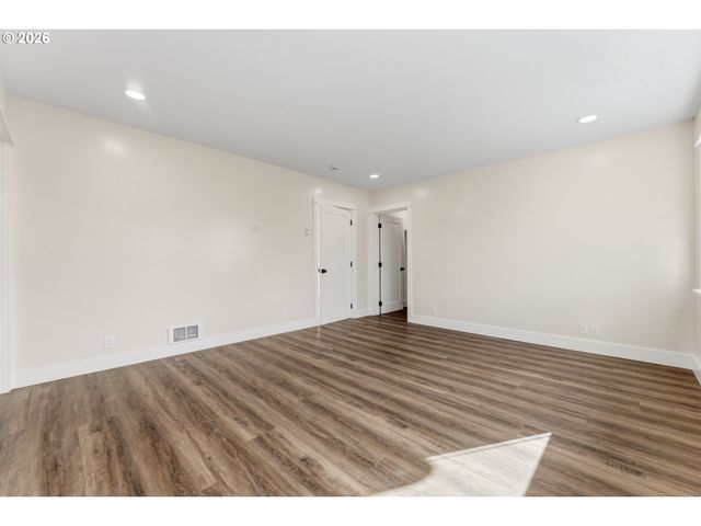 790 OREGON Ave, North Bend, OR 97459