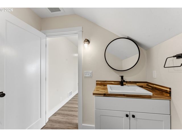 790 OREGON Ave, North Bend, OR 97459