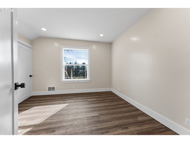 790 OREGON Ave, North Bend, OR 97459