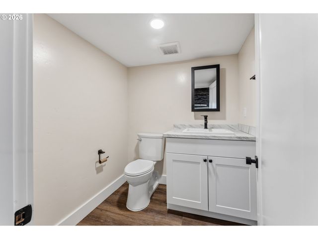 790 OREGON Ave, North Bend, OR 97459