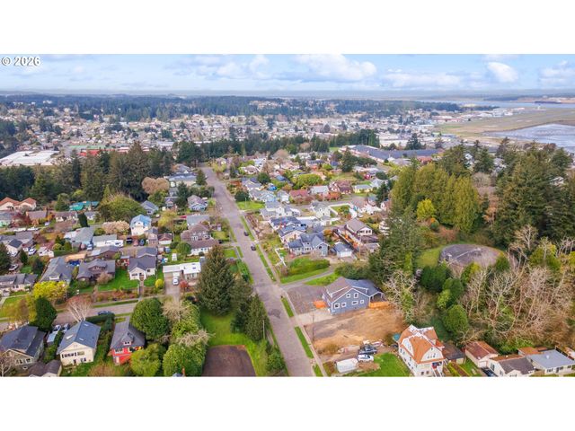 790 OREGON Ave, North Bend, OR 97459