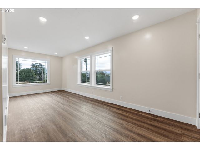 790 OREGON Ave, North Bend, OR 97459