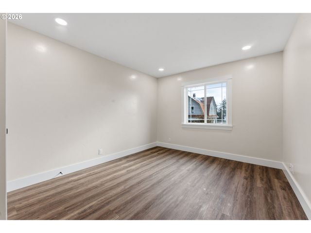 790 OREGON Ave, North Bend, OR 97459