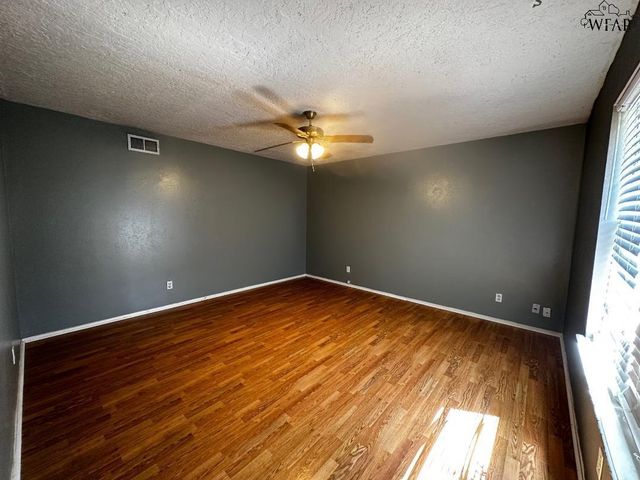 240 GLASGOW DRIVE, Wichita Falls, TX 76302