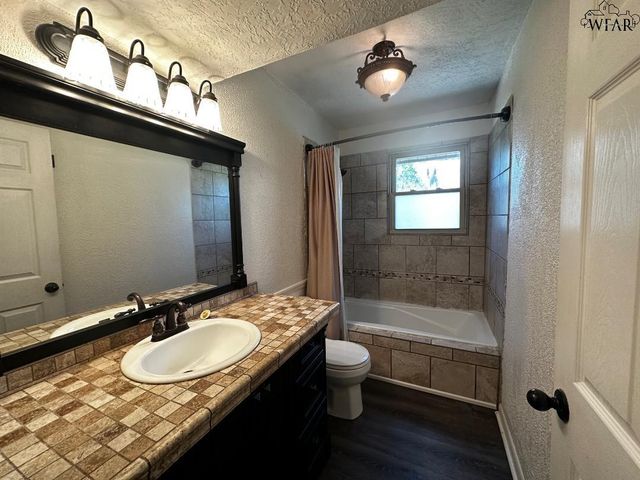 240 GLASGOW DRIVE, Wichita Falls, TX 76302