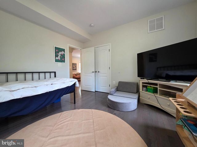 1138 S HARRISON ST, Arlington, VA 22204