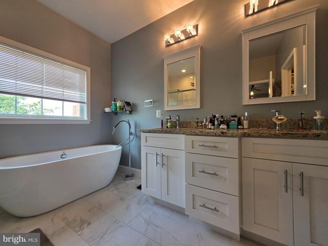 1138 S HARRISON ST, Arlington, VA 22204