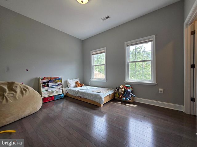 1138 S HARRISON ST, Arlington, VA 22204