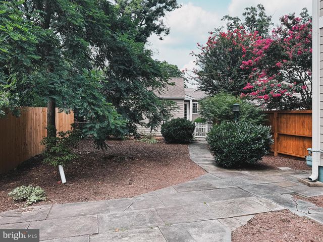 1138 S HARRISON ST, Arlington, VA 22204