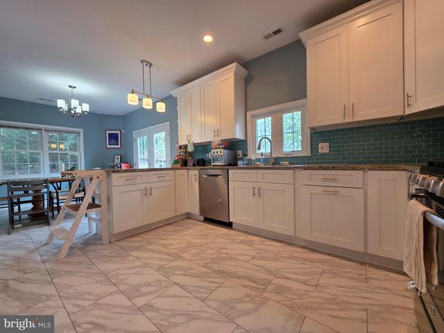 1138 S HARRISON ST, Arlington, VA 22204