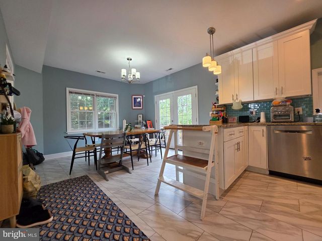 1138 S HARRISON ST, Arlington, VA 22204
