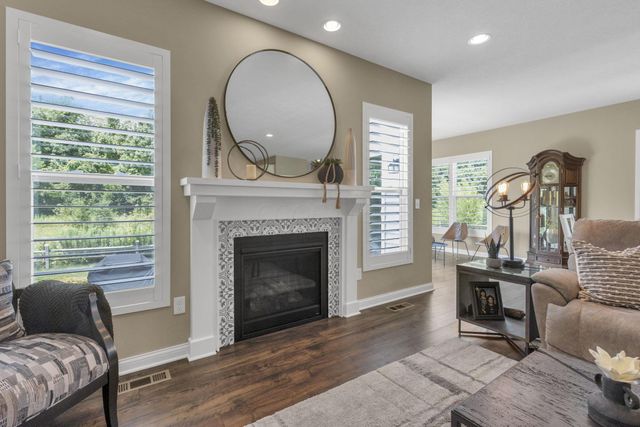 2753 Newbern Drive W, Blacklick, OH 43004