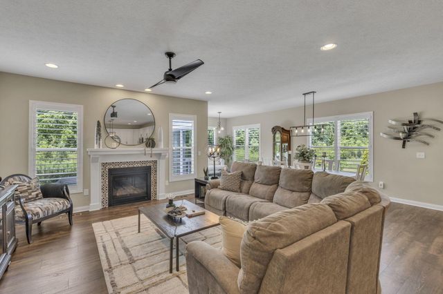 2753 Newbern Drive W, Blacklick, OH 43004