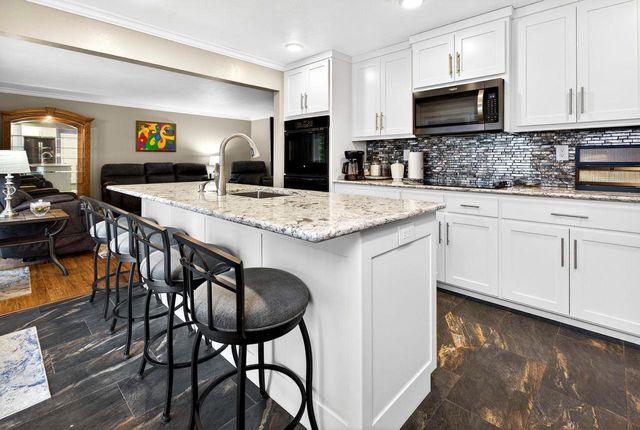 W6180 LONG COURT, Appleton, WI 54914