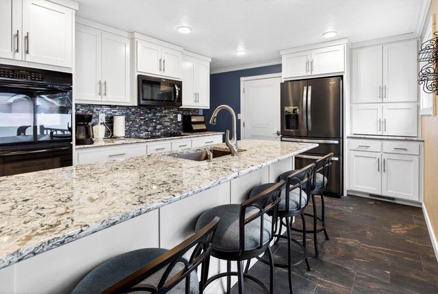 W6180 LONG COURT, Appleton, WI 54914