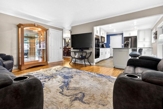 W6180 LONG COURT, Appleton, WI 54914
