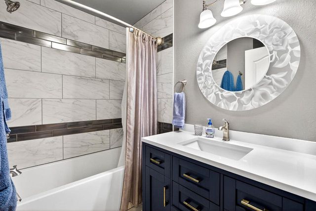 W6180 LONG COURT, Appleton, WI 54914