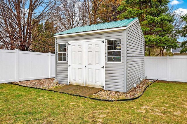 W6180 LONG COURT, Appleton, WI 54914