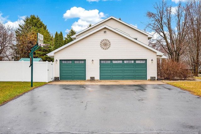 W6180 LONG COURT, Appleton, WI 54914