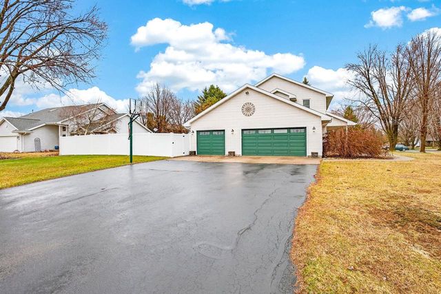 W6180 LONG COURT, Appleton, WI 54914