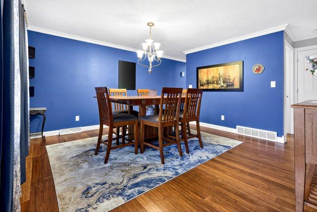 W6180 LONG COURT, Appleton, WI 54914