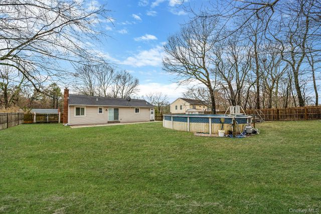 15 Carr Lane, Medford, NY 11763