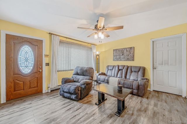 15 Carr Lane, Medford, NY 11763