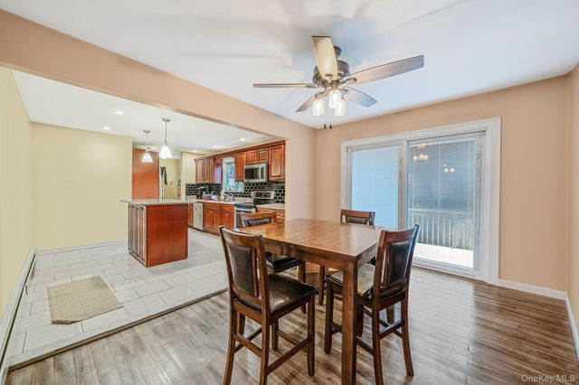 15 Carr Lane, Medford, NY 11763