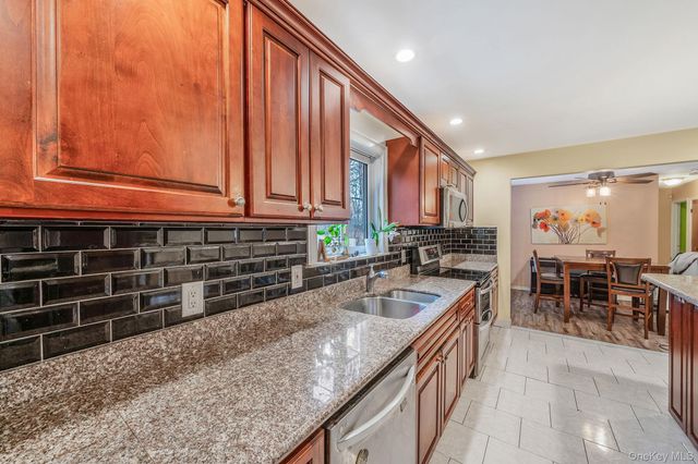 15 Carr Lane, Medford, NY 11763