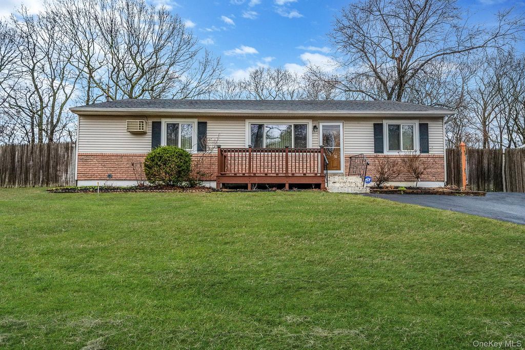 15 Carr Lane, Medford, NY 11763