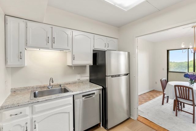 250 Hammond Pond Pkwy 1002N, Newton, MA 02467