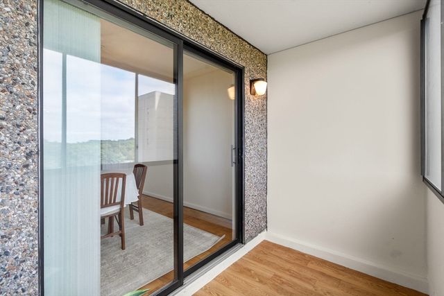 250 Hammond Pond Pkwy 1002N, Newton, MA 02467