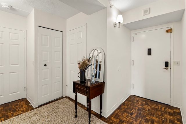 250 Hammond Pond Pkwy 1002N, Newton, MA 02467