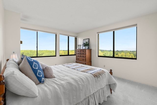 250 Hammond Pond Pkwy 1002N, Newton, MA 02467