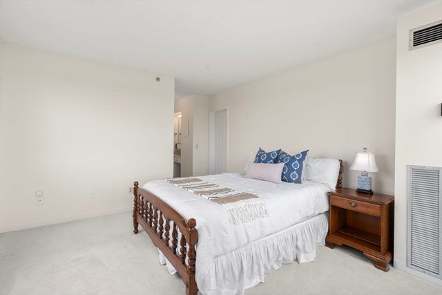 250 Hammond Pond Pkwy 1002N, Newton, MA 02467