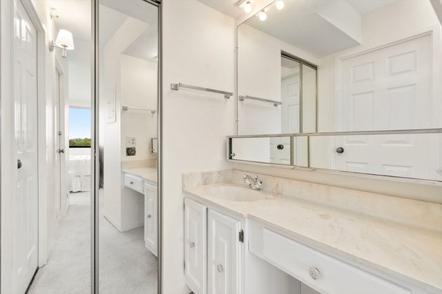 250 Hammond Pond Pkwy 1002N, Newton, MA 02467