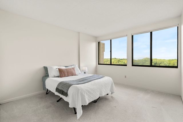 250 Hammond Pond Pkwy 1002N, Newton, MA 02467