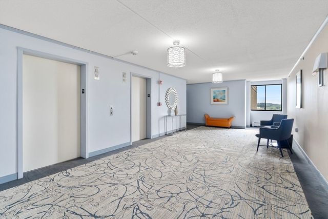 250 Hammond Pond Pkwy 1002N, Newton, MA 02467